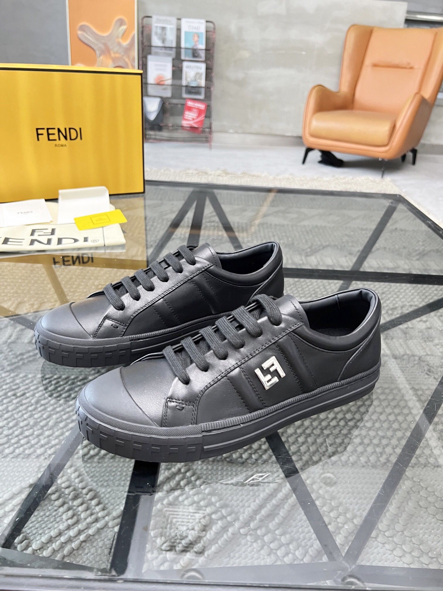 Fendi Men’s Sneaker With Box 2024