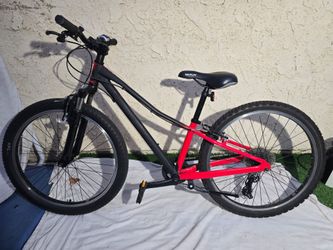 Trek Wahoo 24 kids' hybrid/mountain bike in the Lithium Grey / Radioactive Red (or Viper Red / Trek Black