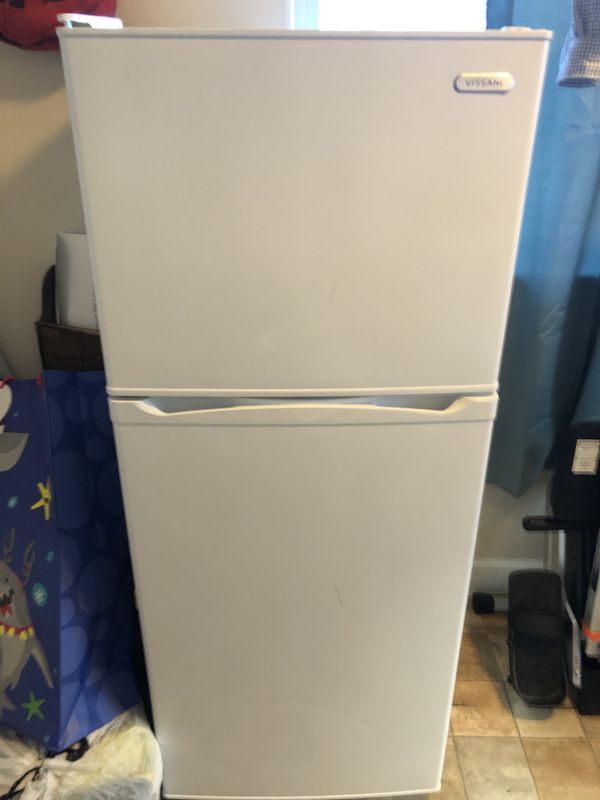 Small refrigerator for sale (10 CU FT) for Sale in WA OfferUp