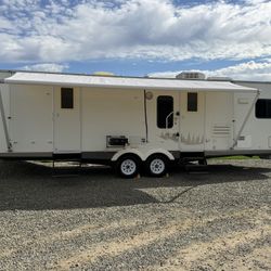 2009 tundra 27fk ultra lite by Dutchman travel trailer