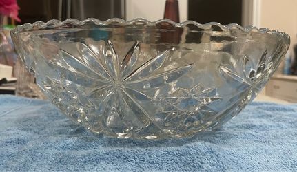 Anchor Hocking Vintage Clear Cut Glass Serving Bowl