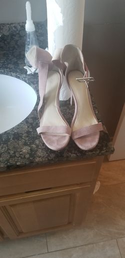Pink 3 inch calvin klein heels size 6m. Best offer