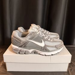 Nike Zoom Vomero 5 sneaker , Size: 7.5
