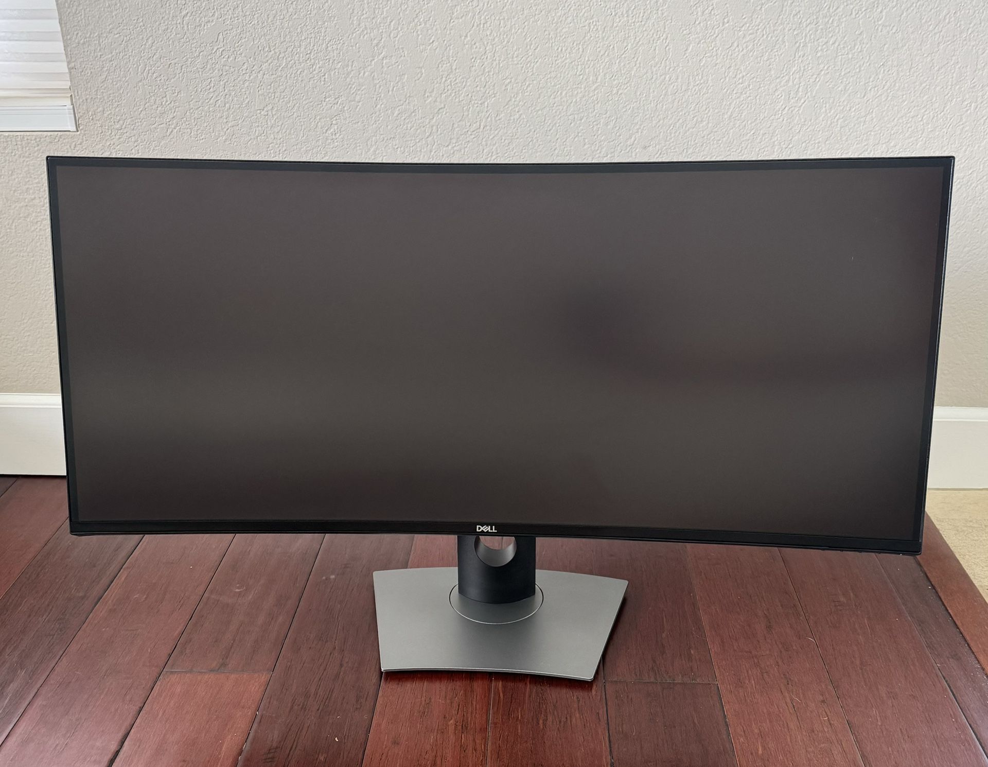 Dell UltraSharp 38” Curved Monitor