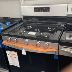 New Scratch And Dent Whirlpool 5 Burner Gas Stainless Steel Range. 1 Year Warranty 