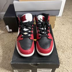 2020 Air Jordan 1 Mid Chicago Black Toe
