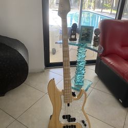 New Marcus Miller P8 Bass Guitar