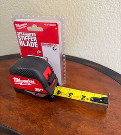 Milwaukee 25 ft Magnetic Tape Measure – NEW
