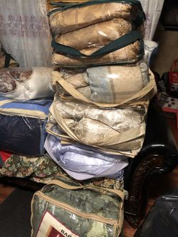 Tengo colchas nuevas sólo un size son king