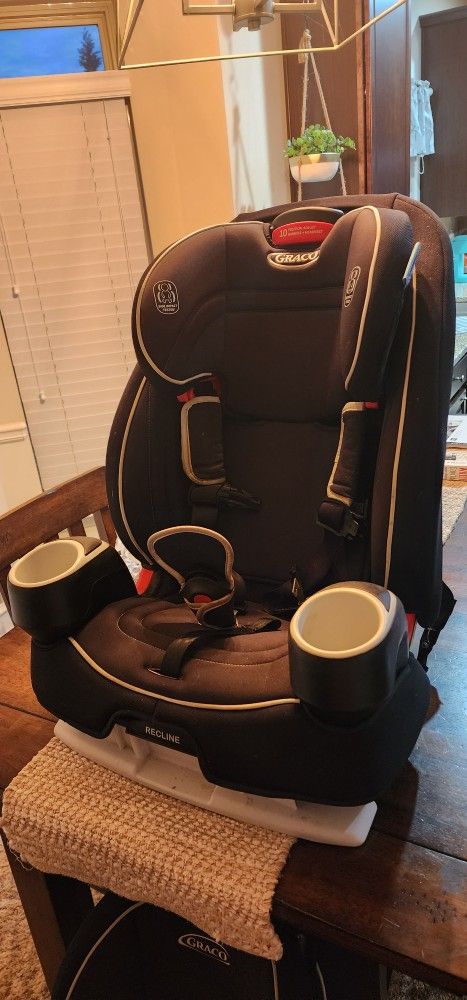 Graco Atlas 65 Carseat