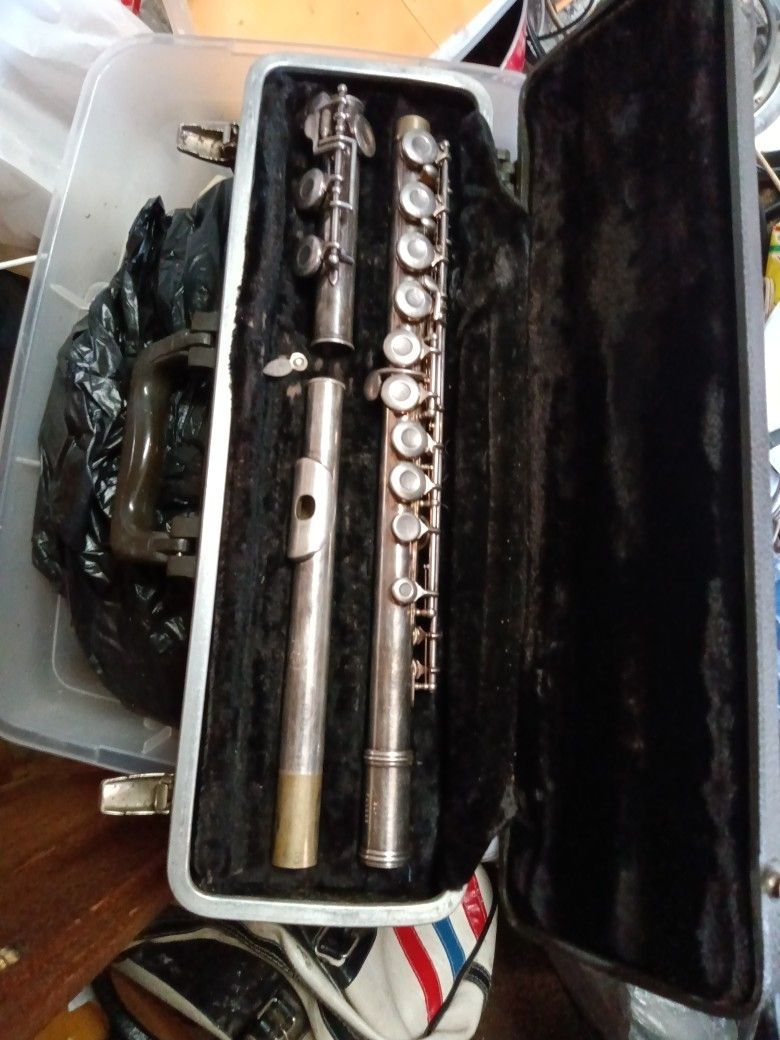 2sp Flute Works perfect made buy Gemeinhardt