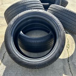 Set Pirelli tires 285/45/22 60% good tires suv truck 285/45r22