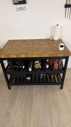 Kitchen island/ bar