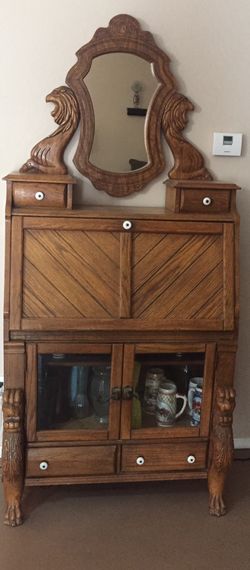 Lion desk