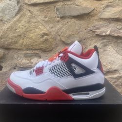 Brand New Jordan 4 Fire Red Size 8.5M 
