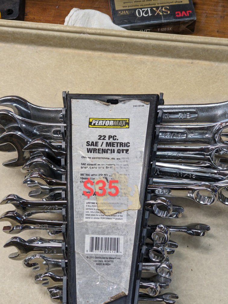 SAE/ METRIC 22 PIECE WRENCHES 