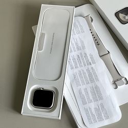 Apple Watch Series 9 GPS + Cellular, 41mm Starlight Aluminum Case Starlight S/M