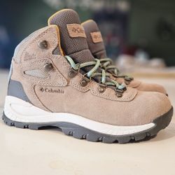 Columbia Women's Newton Ridge Plus Hiking Boots