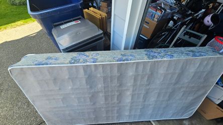Free twin box spring and twin mattrice