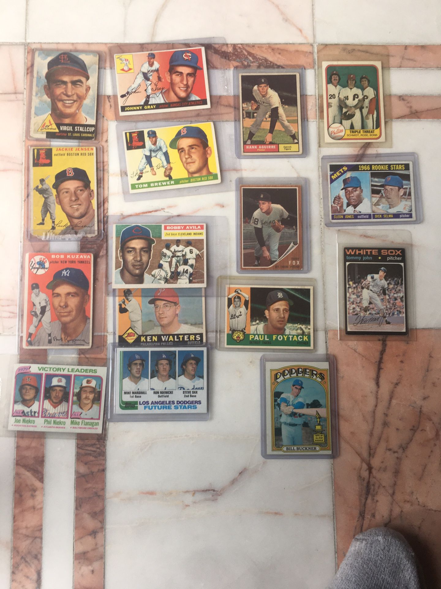1959 and 60s vintage baseball cards rose -John