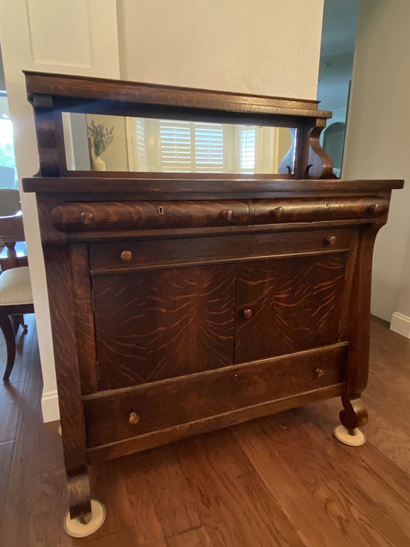 Antique Buffet Table In Excellent Condition