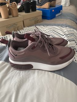  Nike Size 6 For Woman Like New