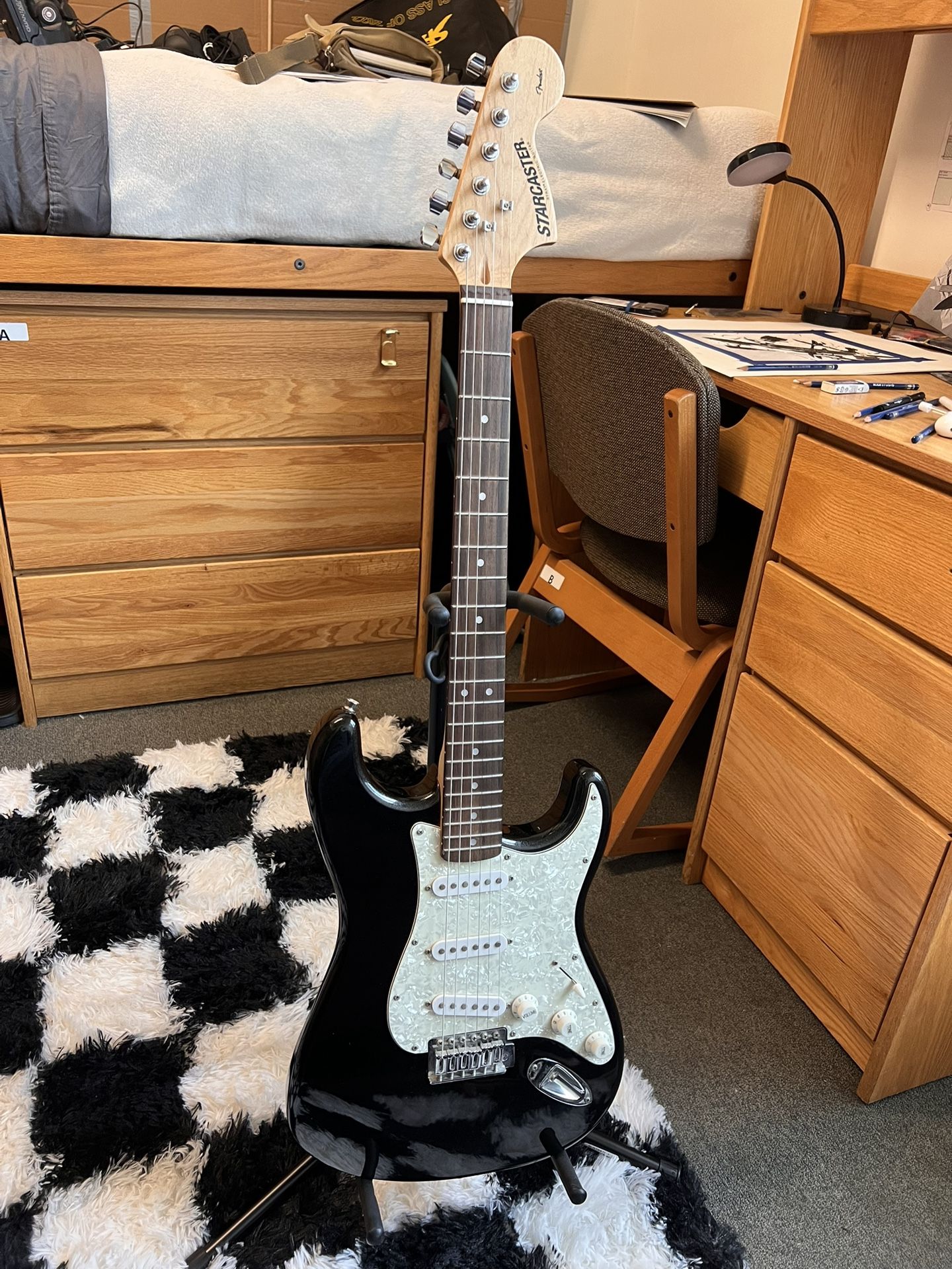 Awesome Fender Starcaster Guitar