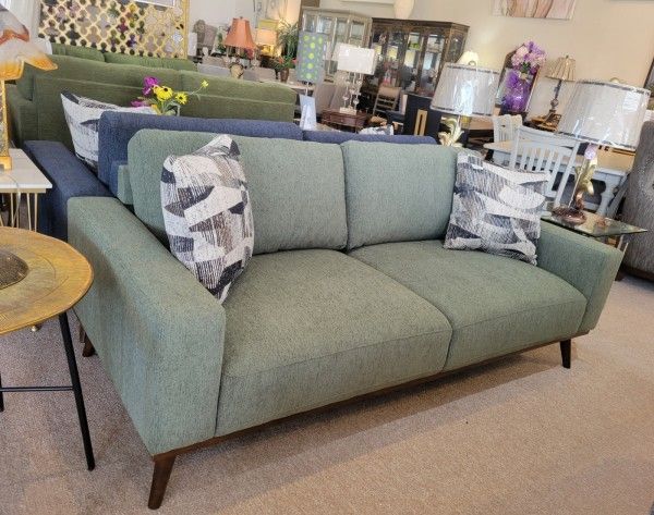 MID-CENTURY MODERN SOFA W / 2 PILLOWS - OLIVE