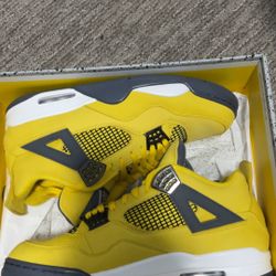 Jordan 4 Lightning 