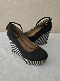 Women's Report Wedge Heels ~ Size 9 ~ Black