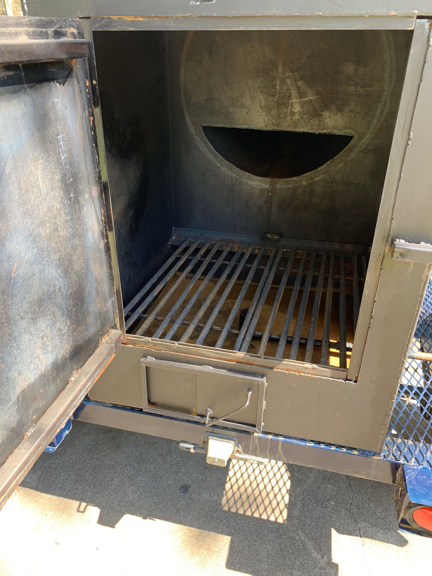 Smoker BBQ Pit/ Trailer- NEW- Ready to Go