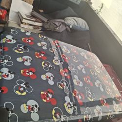 Minne Mouse Rolling Suitcase 