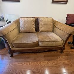 Elegant & Cozy Roma Loveseat 