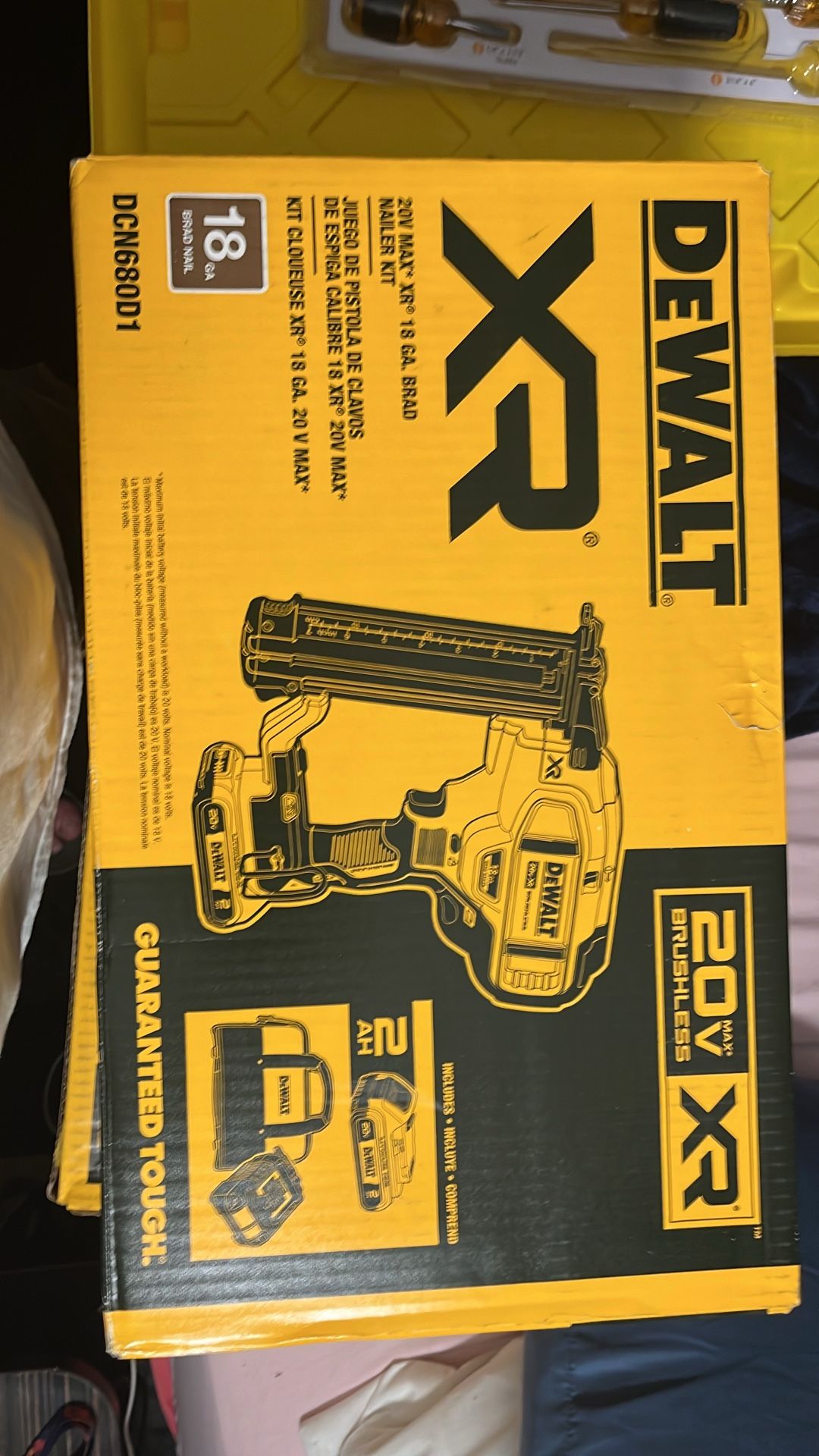 20V MAX XR Lithium-Ion Cordless 18-Gauge Narrow Crown Stapler Kit with 2.0Ah Battery, Charger and Contractor Bag