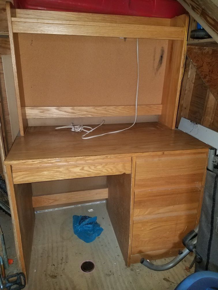 Computer desk