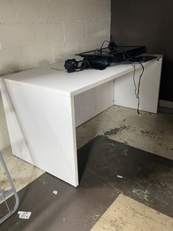 Desk With Detached Roller Cabinet