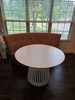 Beautiful like-new 43" white dining table