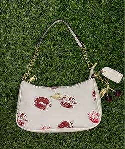Coach White / Red 💋 Print Shoulder Bag