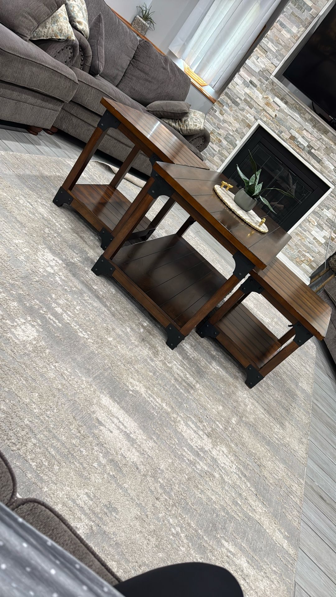Coffee Table With End Tables And Carpet