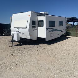 HEARTLAND PROWLERS CAMPER