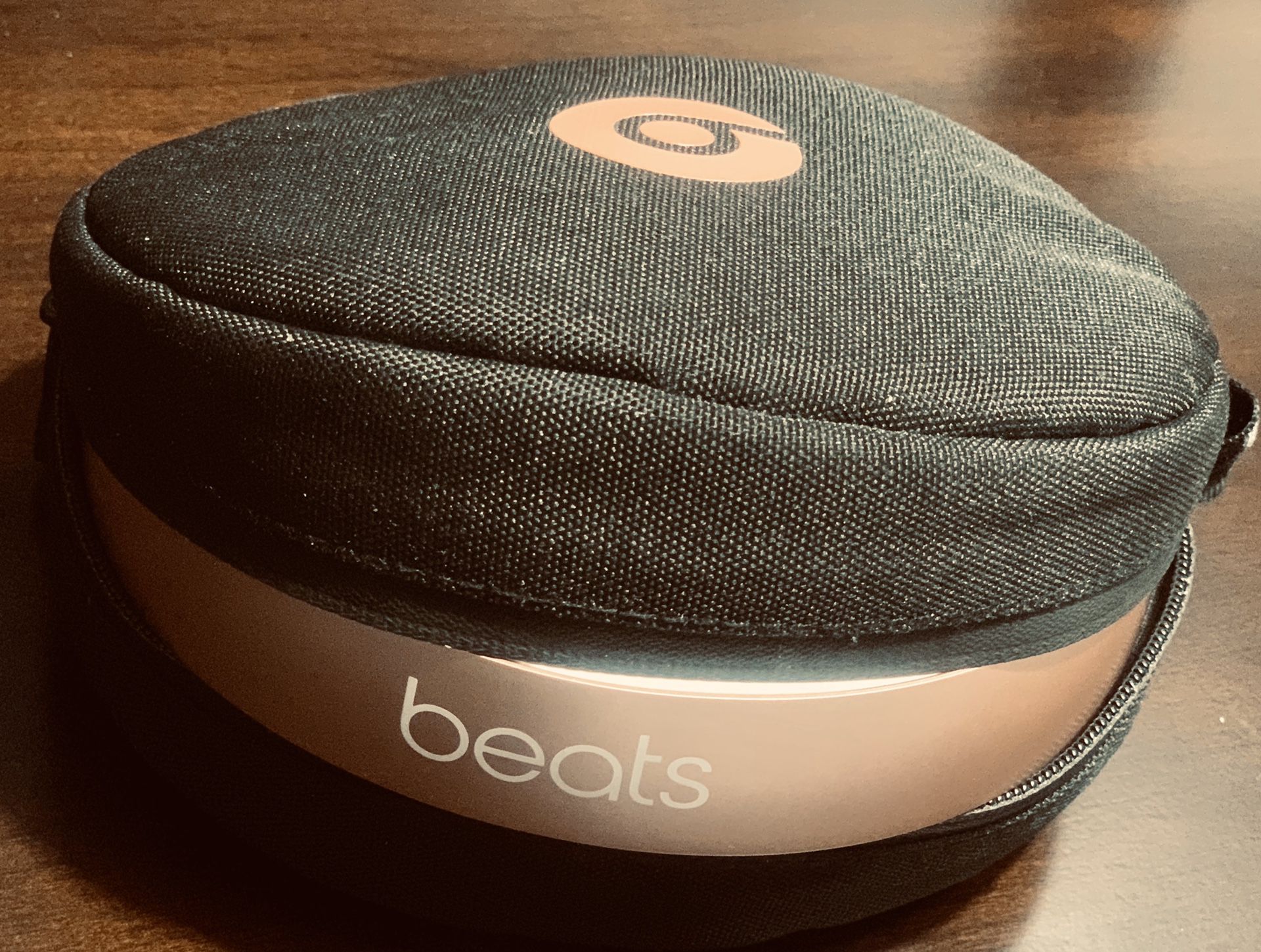 Beats Solo 3 wireless headphones | Like new | All accessories included.