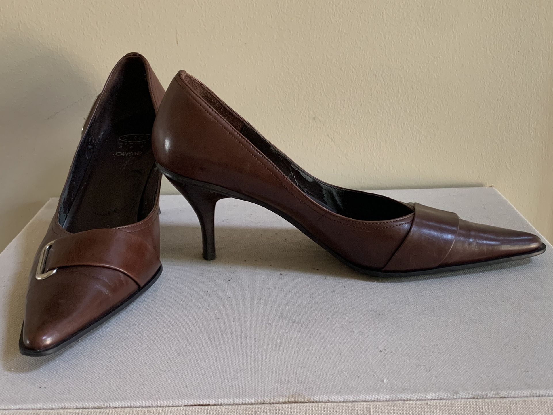 CIRCA JOAN & DAVID Comfort 365 Womens 7.5 Brown Pumps w/ Buckle Pointed Toe - See Description