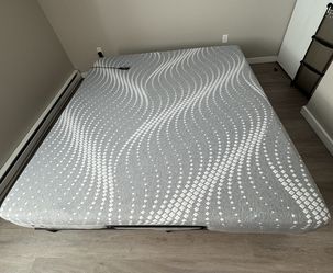 King Size Sealy Posturepedic Hybrid 11” Mattress For Sale