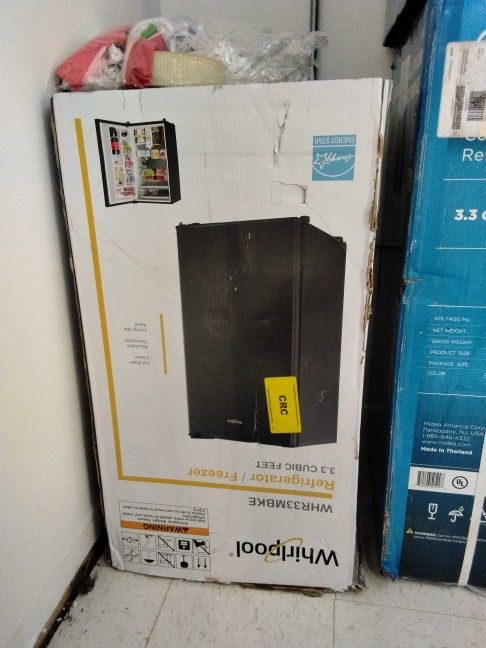 Whirlpool 3.Whirlpool Mini Fridge with Freezer β 3.3 Cu. Ft