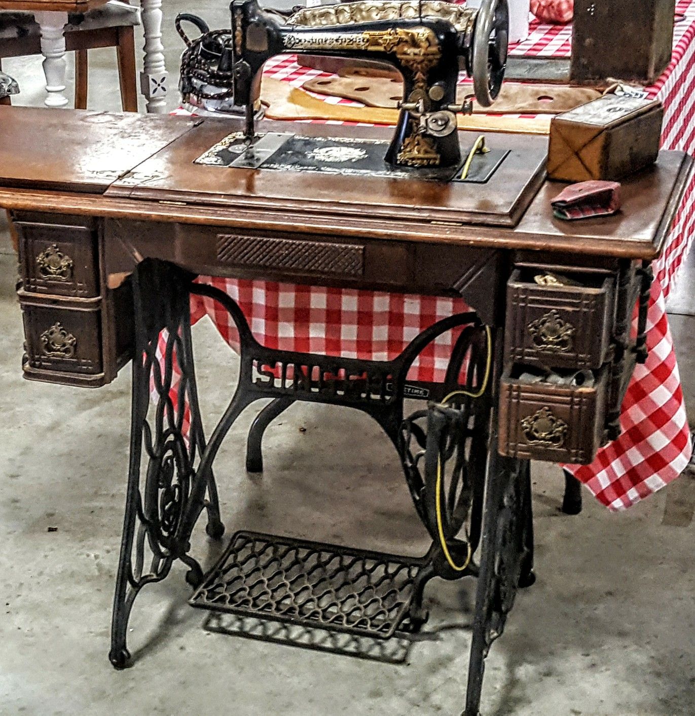 Antique Singer Sphinx Egyptian Memphis Treadle Sewing Machine