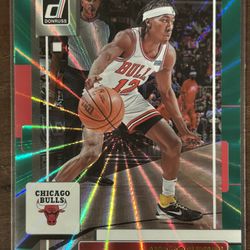 2022-23 Donruss Holo Green Laser #34 Ayo Dosunmu