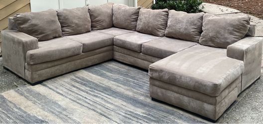 Tan 2pc Sectional w/reversible chaise