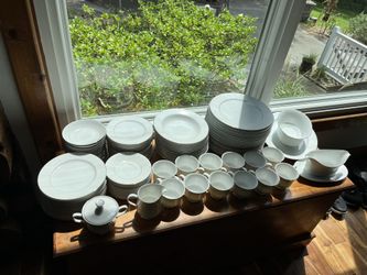 Fairbanks Fine China Dining Set