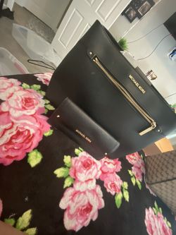 Micheal  Kors Purse 