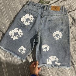 Denim Tears,hellstar,Bape,essentials 